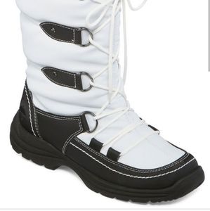 Black and white totes boots with fox fur